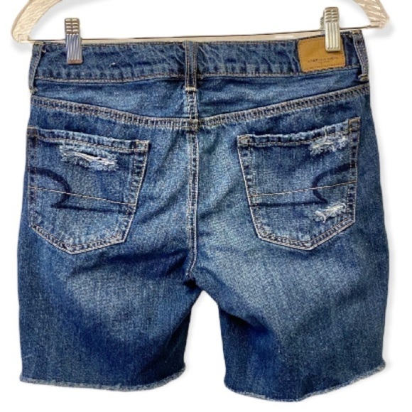 American Eagle Tomgirl Bermuda Distressed Cut Offs Denim Shorts Sz 2 - Picture 3 of 6